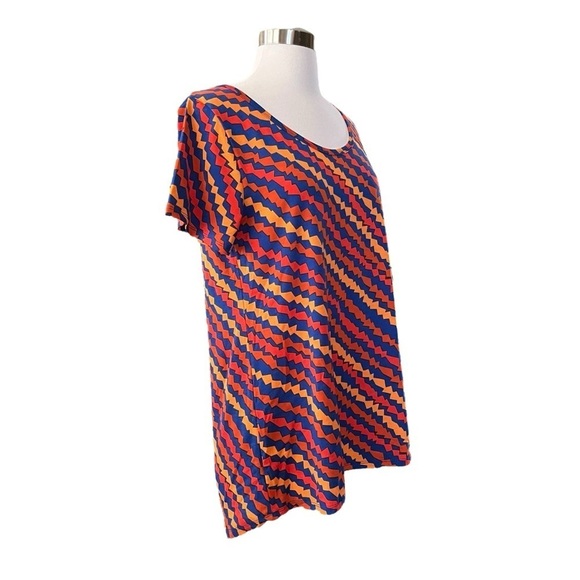 LuLaRoe Classic Tee Women's Size M Red Orange Blue Print Short Sleeve Hi-Lo Top - Picture 3 of 6